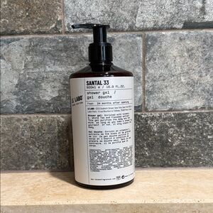 Le Labo Santal 33 Shower Gel - Black and White